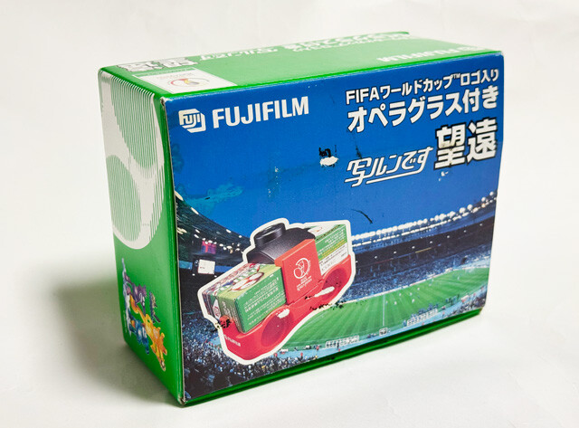 大ブーム中の「写ルンです」も登場! サッカー系のカメラコレクション【山下メロの平成レトロ遺産:123】
